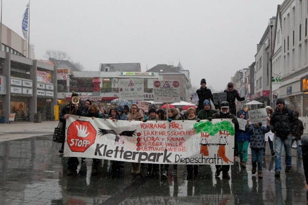 Demo gegen Kletterpark1