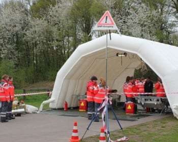 In einem Zelt wurden die "Verletzten" versorgt