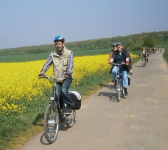 ADFC Radfahrer Rapsfeld