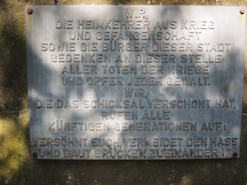 Das Mahnmal. Für die Großansicht klicken.