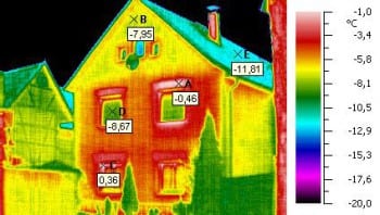 Thermografie zeigt, wo Altbaut Wärme entweichen lassen