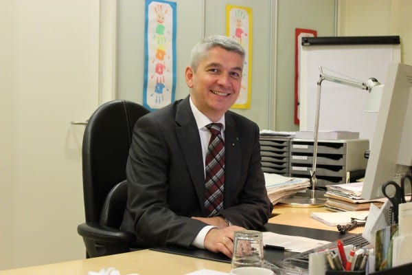 Lutz Urbach in seinem Amtszimmer