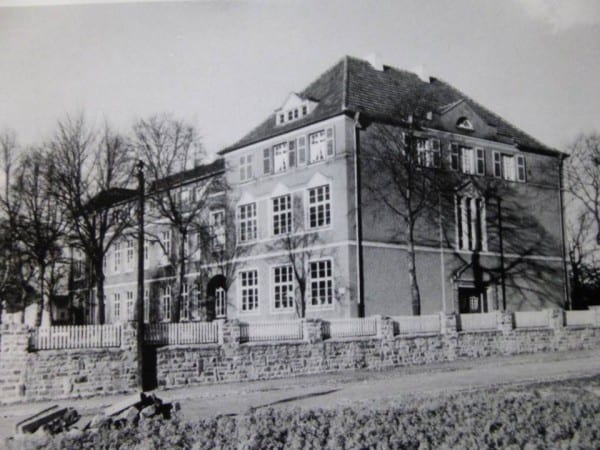Die Schule in den 30er. Foto: Willy Fritzen