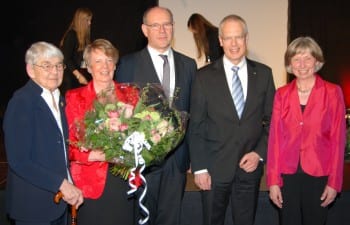 Frühere und aktuelle Schulleiter mit Landrat Tebroke.