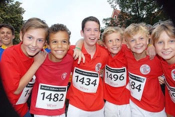 Die jungen Läufer des THC Bergisch Gladbach vor dem Start