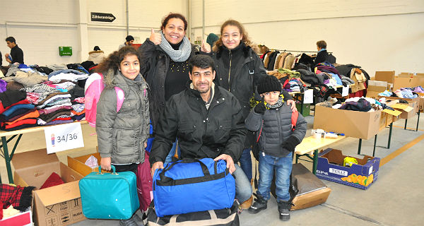 Eine Flüchtlingsfamilie bedankt sich für die Hilfe