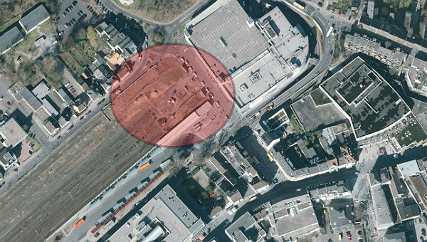 Das Kopfgrundstück am S-Bahnhof: Derzeit Parkplatz, demnächst womöglich Standort des neuen Stadthauses