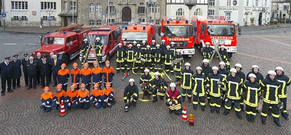 Der gesamte Löschzug Stadtmitte der Feuerwehr Bergisch Gladbach