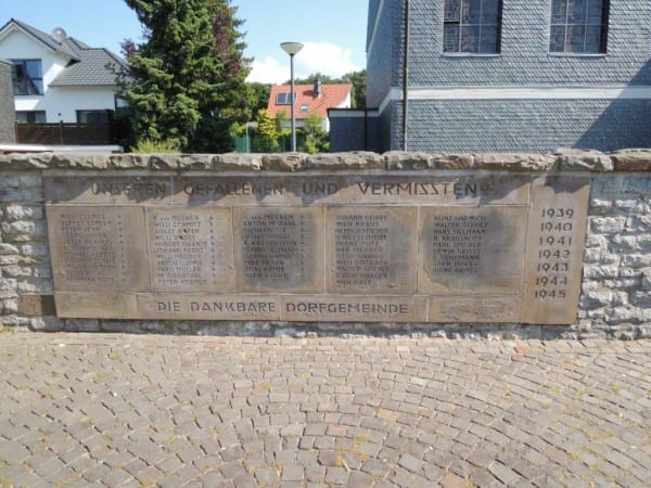 2 Denkmal -drüber nach