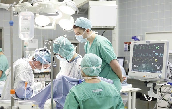 Team des MKH bei einer Prostata-Operation