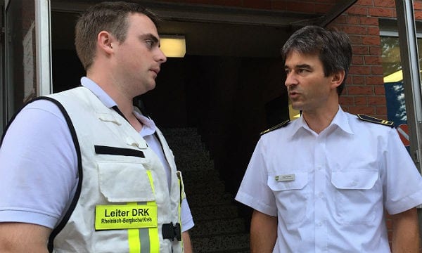 DRK-Einsatzleiter Steffen Schmidt (l.) und Feuerwehr-Chef Huppartz 