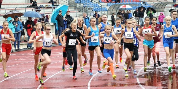 Start über 2000 Meter der weiblichen Jugend U16 und U14 