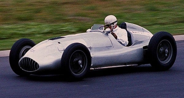 Bei unserem Foto handelt es sich um (ein etwas älteres) Archivbild: Ein Mercedes W 165. Wikipedia/CC BY-SA 2.0 de