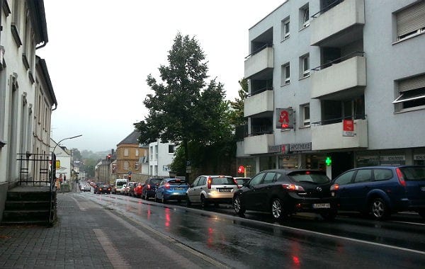 Rückstau auf der Odenthaler Straße, bis über die Rommerscheider Straße hinaus
