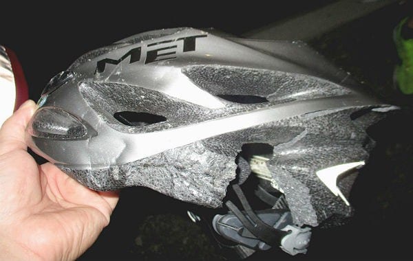 Der Fahrradhelm verhinderte Schlimmeres