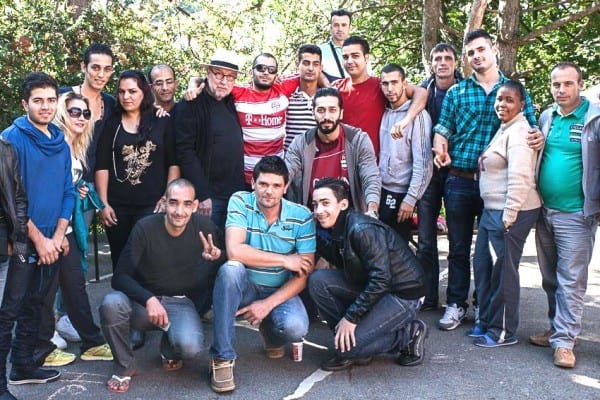 Hartmut Schneider mit einem Teil der Gruppe in Sand