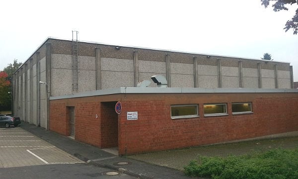 Die Sporthalle des Berufkollegs an der Feldstraße in Bergisch Gladbach soll bis zu 250 Flüchtlinge aufnehmen