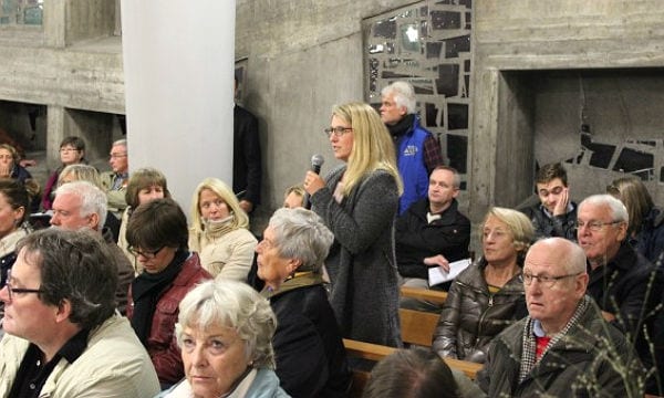 Flüchtlinge Refrath Frau 600