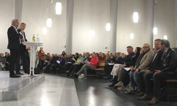 Bürgerversammlung zur Unterbringung von Flüchtlingen, St. Elisabeth Refrath, Bergisch Gladbach