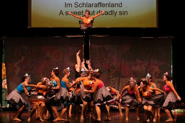 Die Jazz Lights vom Tanzstudio Dance In in Bergisch Gladbach gewinnen die Deutschen Meisterschaften im Showdance 2015 in Halle