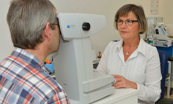 Augenuntersuchung des Zentrums für Arbeits- und Reisemedizin am MKH