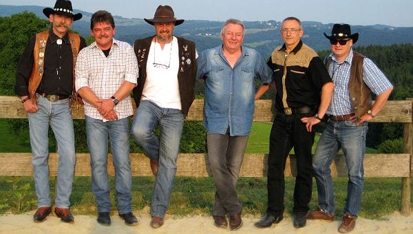 Die Rheinstone Cowboys mit Mario Tatzik (links)