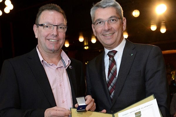 Jürgen Münsterteicher mit Bürgermeister Lutz Urbach