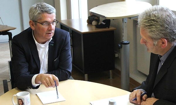 Bürgermeister Lutz Urbach im Gespräch mit Georg Watzlawek
