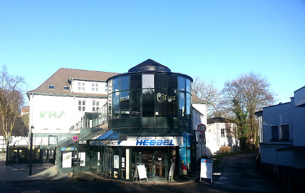 Das Café Centrale über dem Reisebüro Hebbel an der Buchmühlenstraße