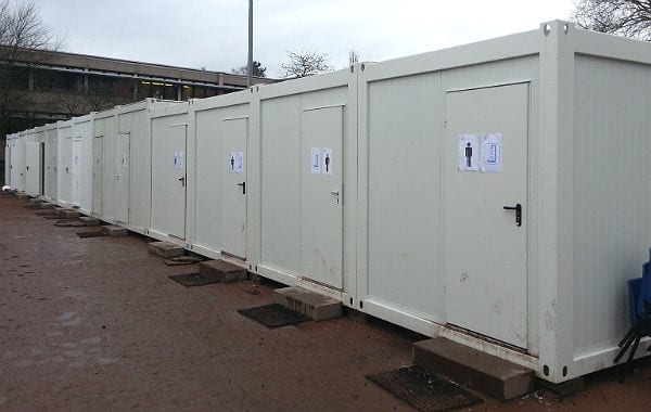 Auf zehn Bewohner kommt eine Toilette. 