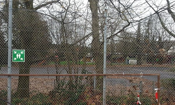 Hier soll eine Aufenthaltshalle aufgebaut werden