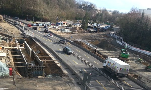 Der Verkehr wird nicht behindert, die Bauarbeiten gehen weiter