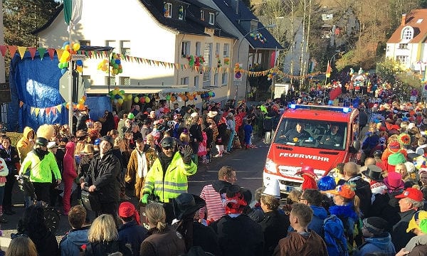 Feuerwehr Karneval Zug 600