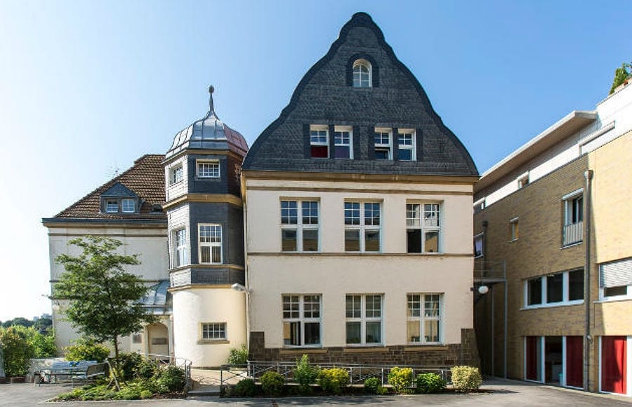 Das Gebäude des heutigen Progymnasiums in Bensberg