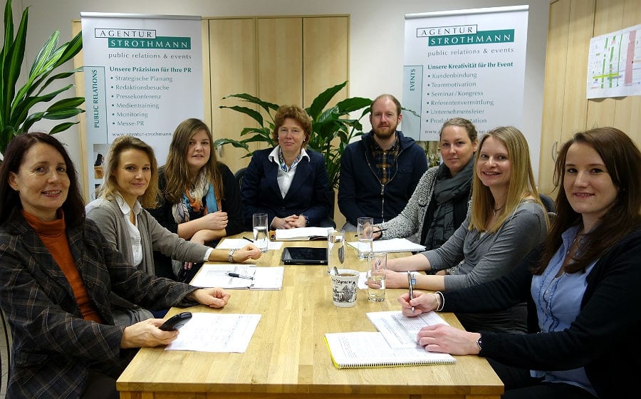 Das Team der Agentur Strothmann um Elke Strothmann (Mitte)