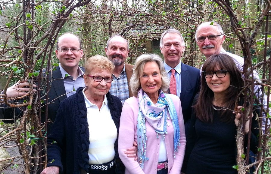 Der Vorstand von Bürger für uns Pänz: David Roth, Inge Krey, Volker Damm, Sylvia Zanders, Martin Schilling, Johannes Zenz, Ute Glaser. Es fehlt Maria Vagedes