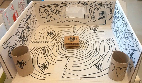 Adryana aus der Klasse 2b der GGS Moitzfeld hat sich mit der aktuelle Ausstellung „Heike Weber 23" auseinander gesetzt