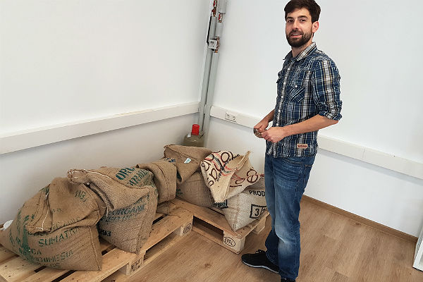 Lennart Altscher produziert in seiner Kaffeewerkstatt Quimbaya in Bergisch Gladbach handwerklichen Spezialitäten-Kaffee