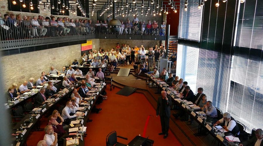 Der Bensberger Ratssaal, ungewöhnlich voll. Foto: Helga Niekammer