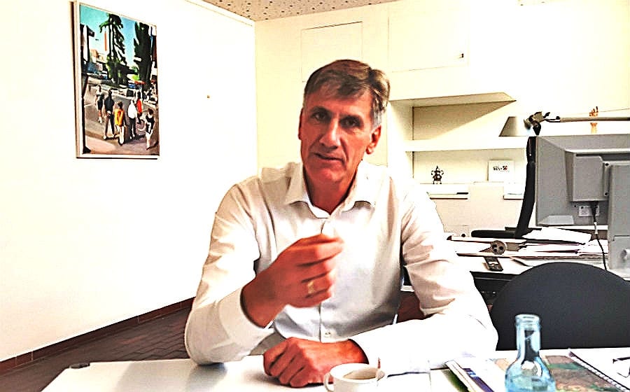 Harald Flügge, erster Beigeordneter der Stadt Bergisch Gladbach und Baurat, in seinem Büro im Bensberger Rathaus