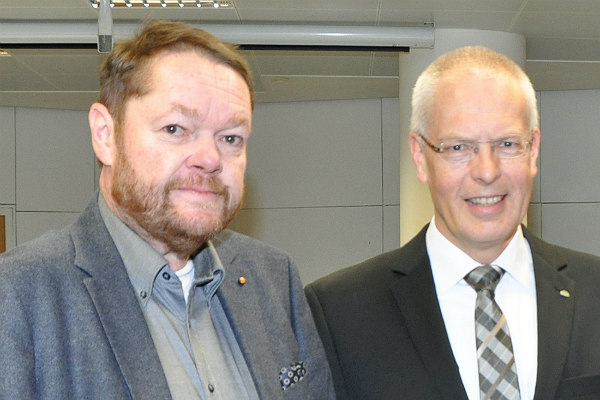 Peter Mömkes und Landrat Hermann-Josef Tebroke