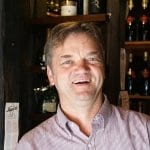 Ulrich Zeuge ist Inhaber des Bensberger Weinlädchen. Foto: Laura Geyer, Bürgerportal