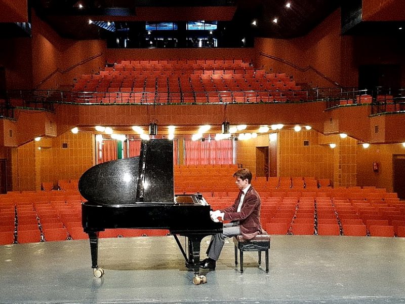 Roman Salyutov spielt Chopin
