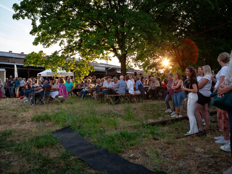 Stadt eröffnet Butscha-Platz und Atelieretage auf Zanders