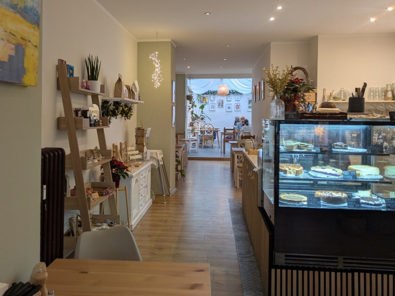 Café Almondie: Stullen im Wohlfühl-Wohnzimmer