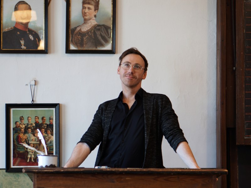 Menschen in GL: Der tanzende Museumsleiter