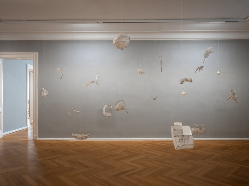 Papier, gefaltet in Raum und Zeit – „Kunst ohne Grund“ in der Villa Zanders