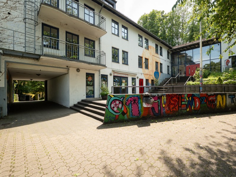 Kommunal, kurz und knapp: Jugend verlässt das Q1-Gebäude