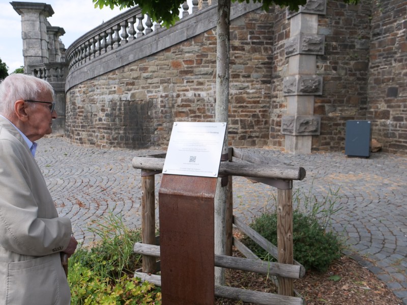 Zwei weitere Stolpersteine: Schüler:innen des OHG erforschen Tod von Nazi-Opfern