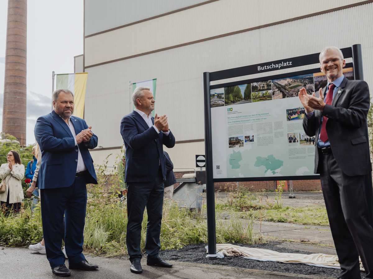 Emotionaler Festakt zur Einweihung des Butscha-Platzes